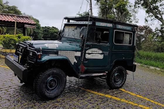 TOYOTA BANDEIRANTE 3.7 BJ50LV 4X4 TETO RIGIDO DIESEL 2P MANUAL
